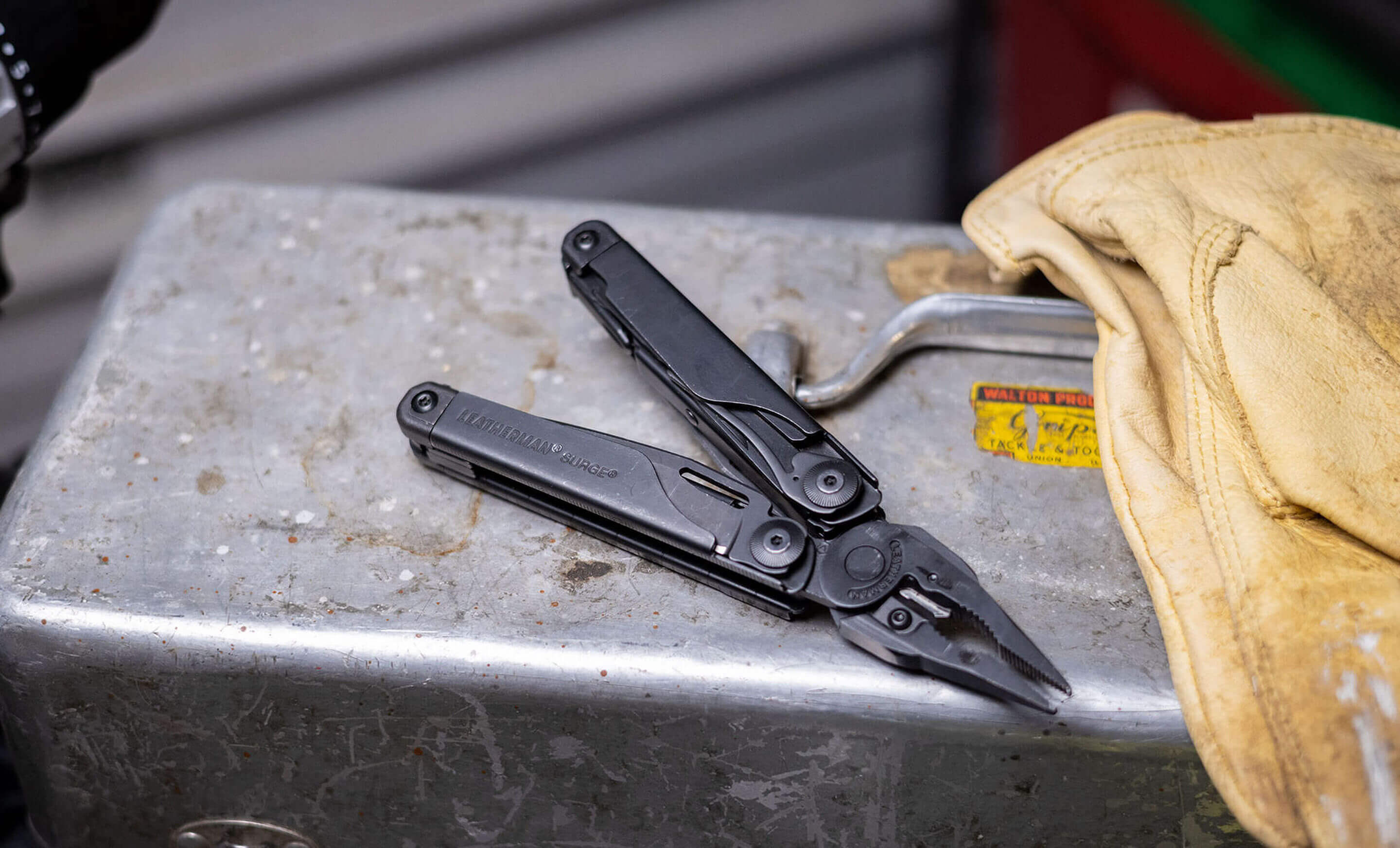 Мультитул Leatherman Surge Black (831333)